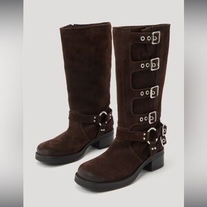 BROCKS BOOT IN CHOCOLATE SUEDE - never worn!